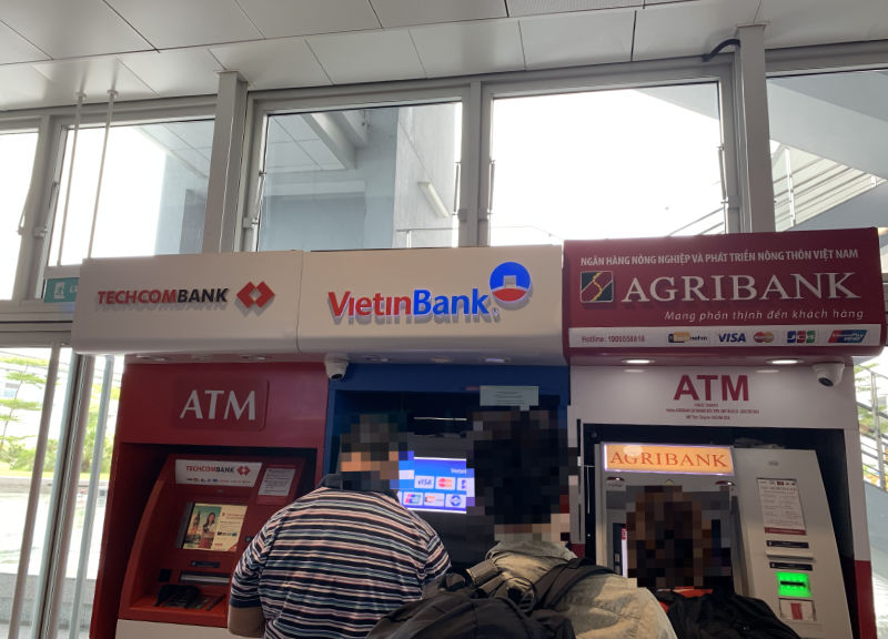 ノイバイ国際空港ATM