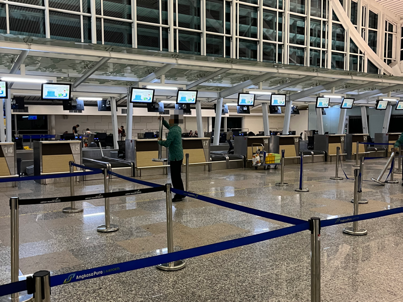 デンパサール国際空港ガルーダインドネシア航空チェックインカウンター