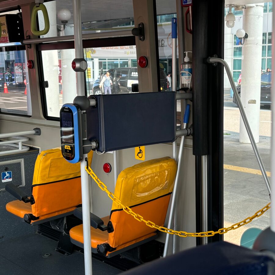 バス車内