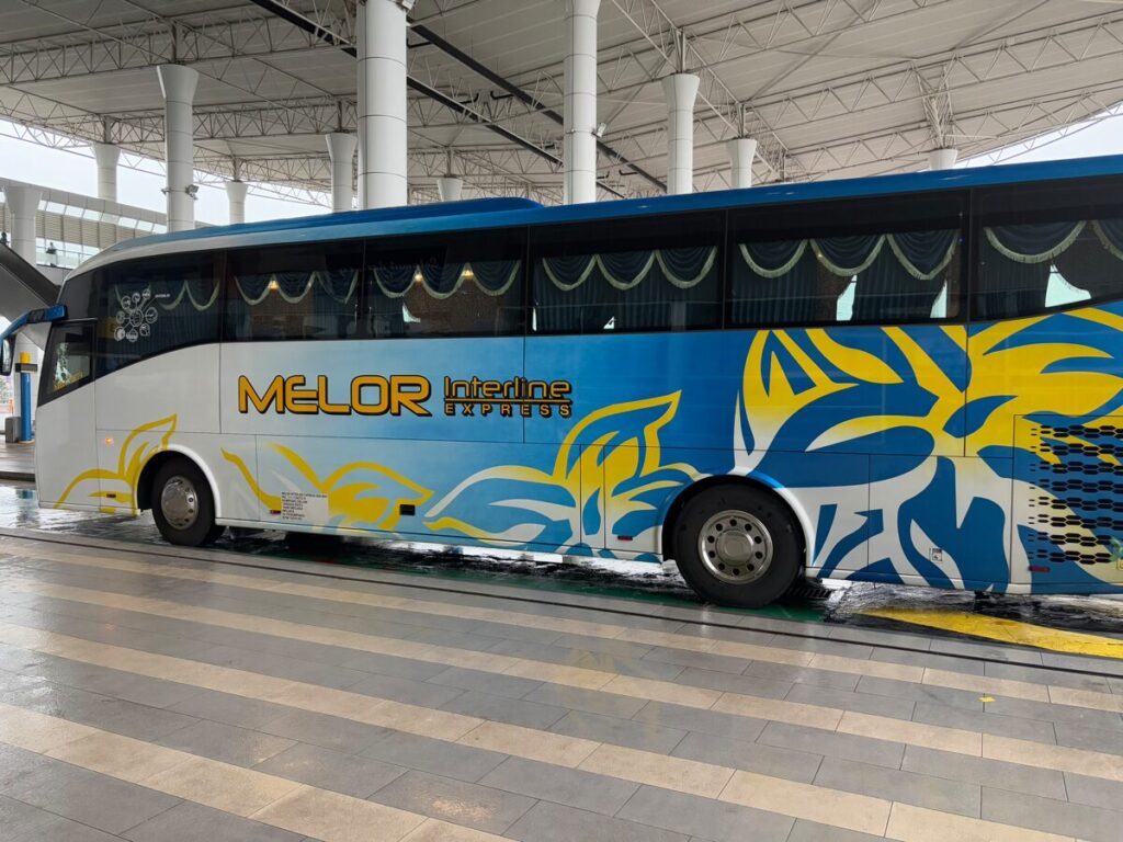バス