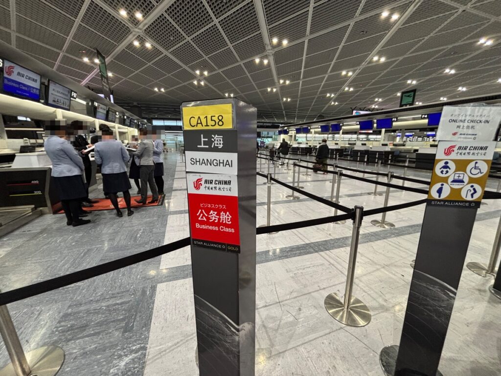 成田空港チェックインカウンター