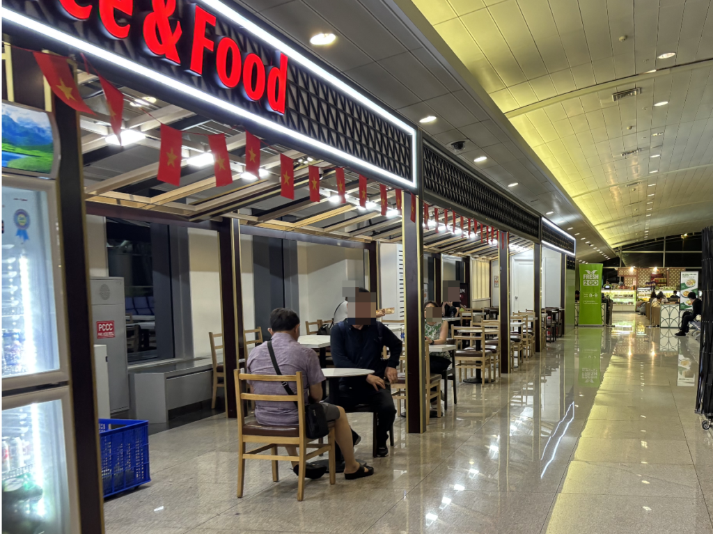 タンソンニャット国際空港 レストラン