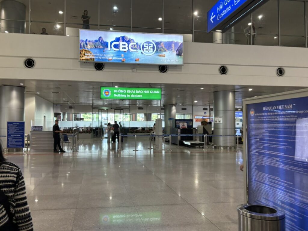 タンソンニャット国際空港 税関