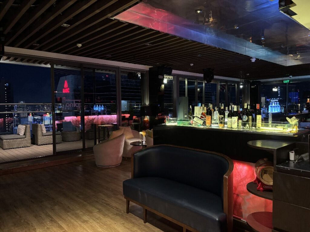 ルーフトップバー