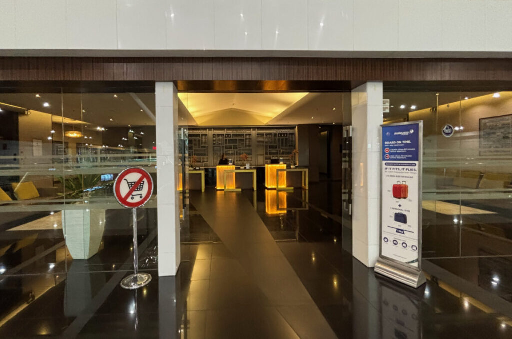 ゴールデンラウンジ サテライト入口