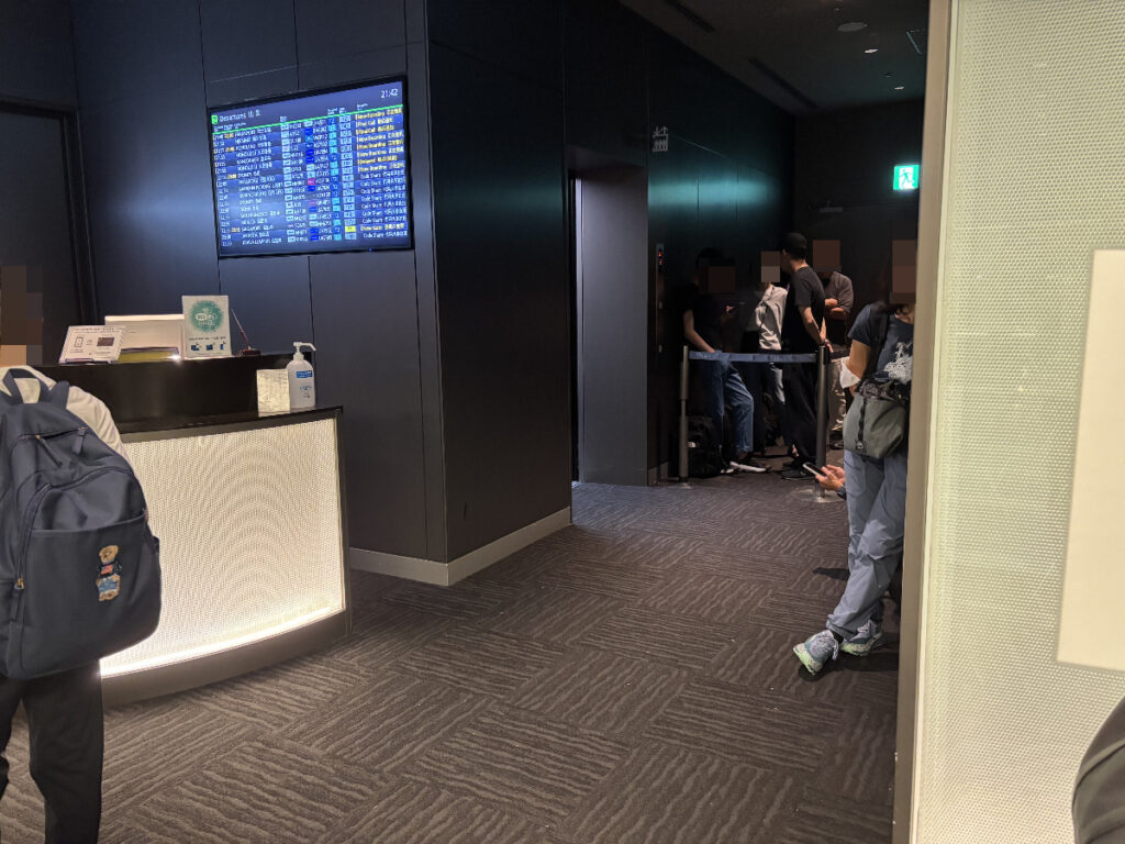 SKY LOUNGE SOUTH受付