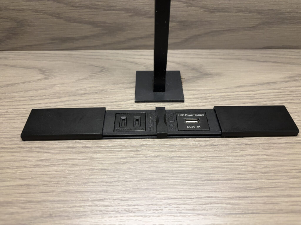 SKY LOUNGE SOUTHコンセントとUSBポート