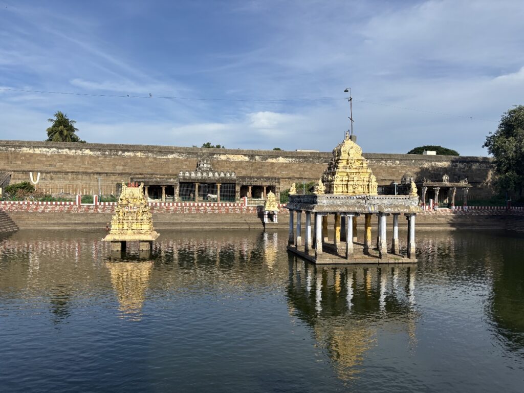 ヴァラダラージャ・ペルマール寺院 沐浴場
