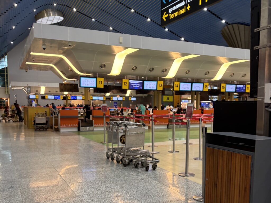 チェックインカウンター