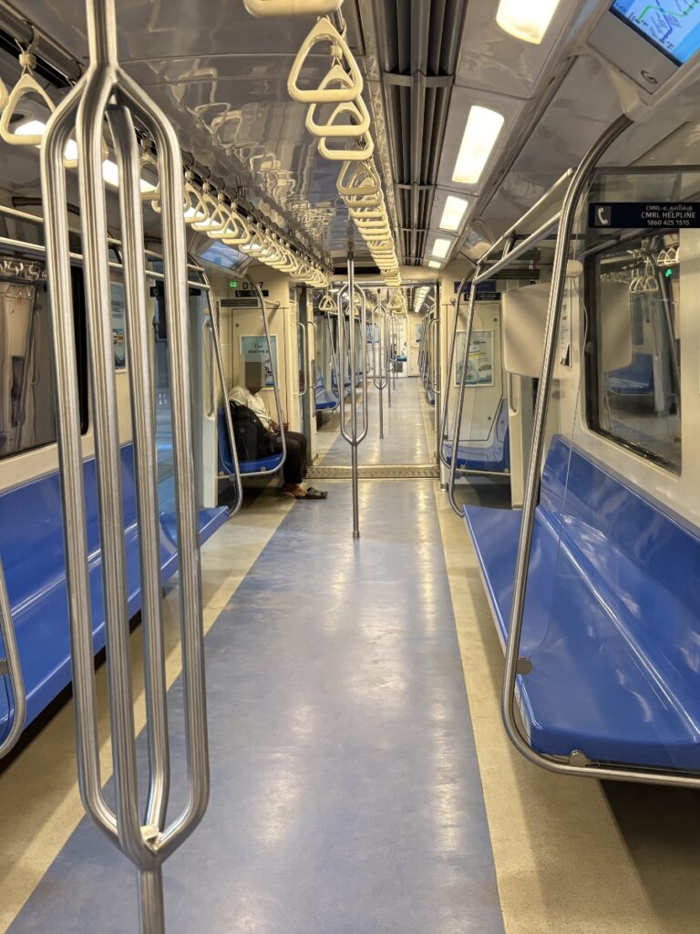 メトロの車内