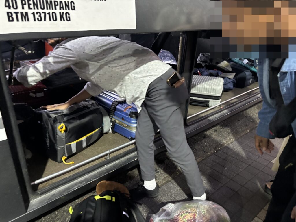 バスのトランクスペース