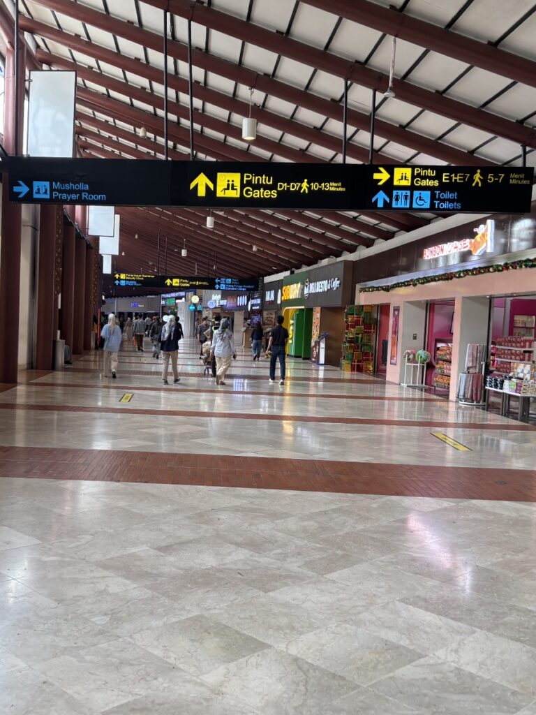Gate Dへの案内