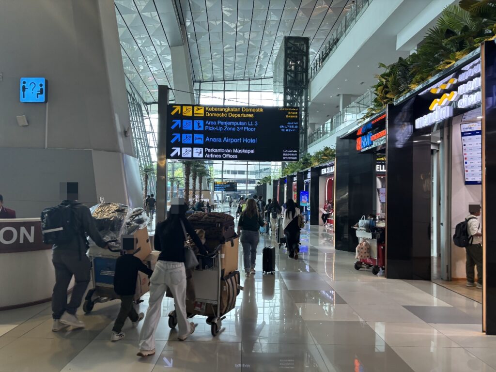 入国ロビー