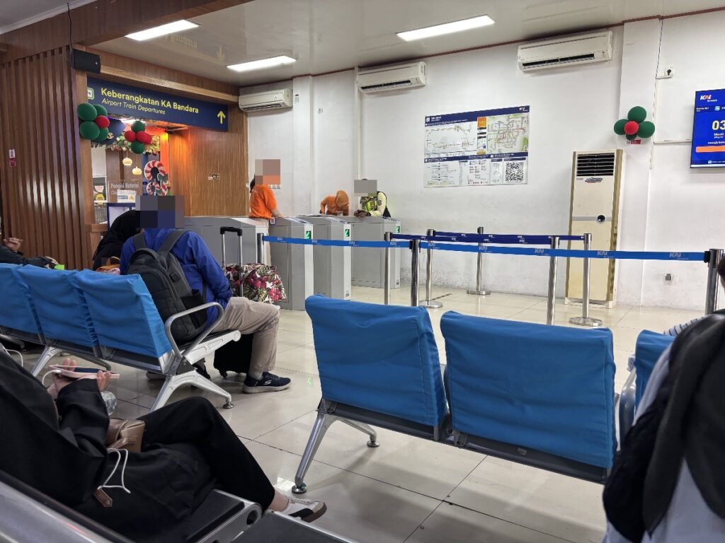 空港鉄道待合室