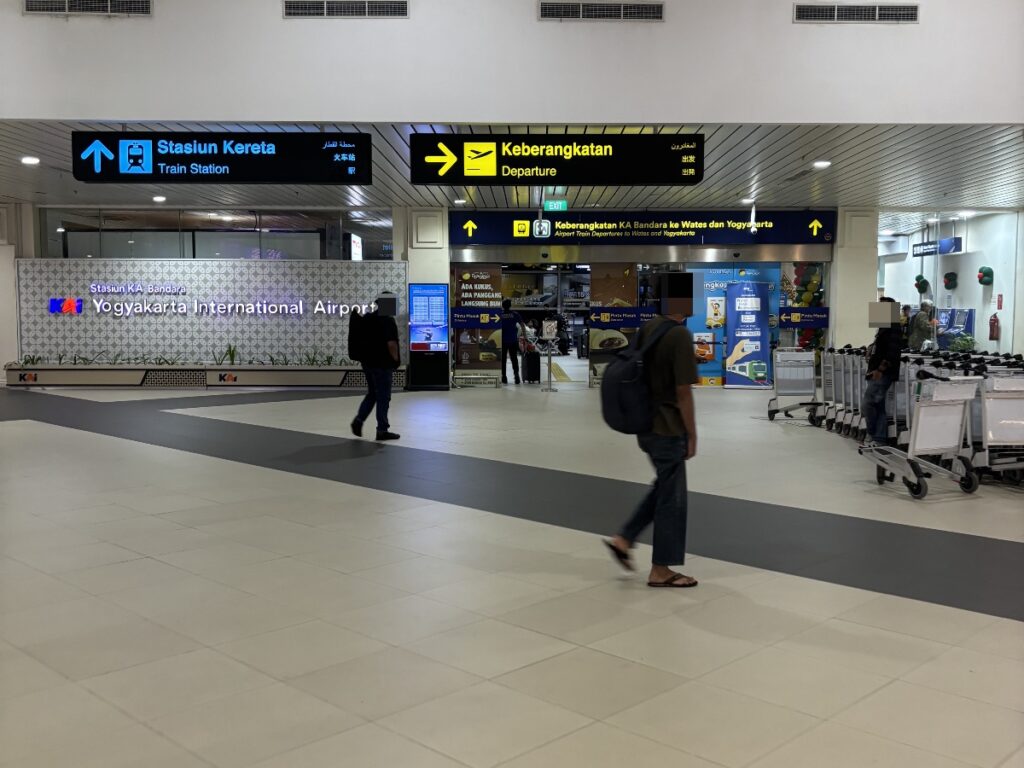 駅の入口