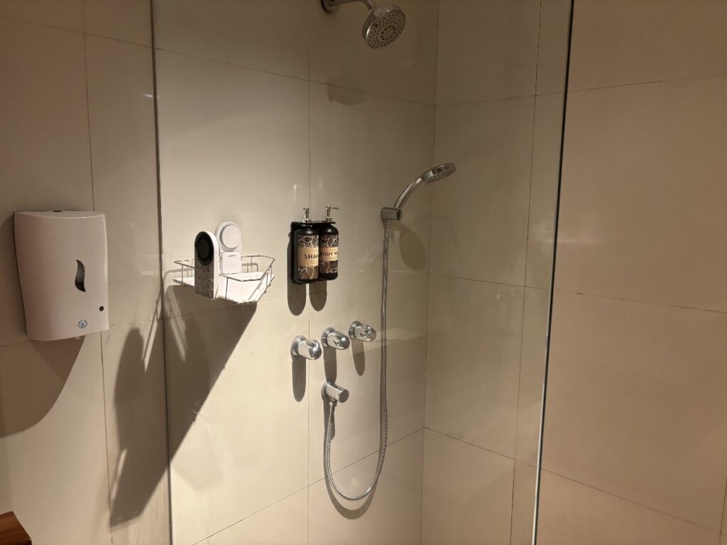 シャワールーム