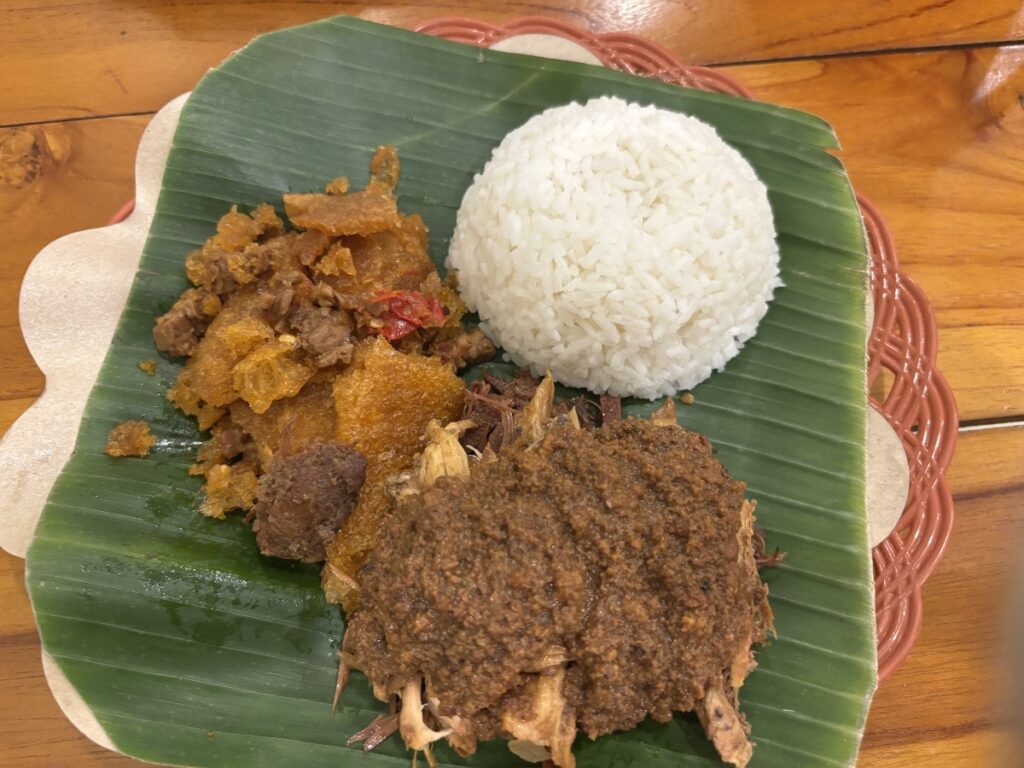 Nasi Gudeg Krecek Ayam Suwir