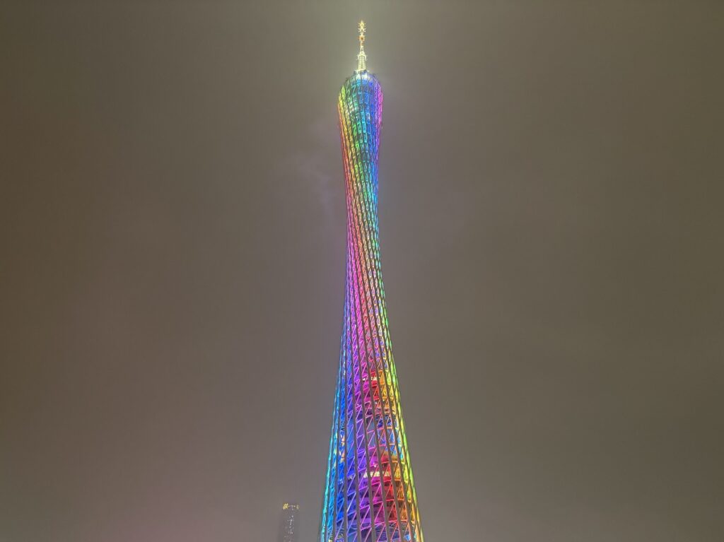 ライトアップされた広州塔