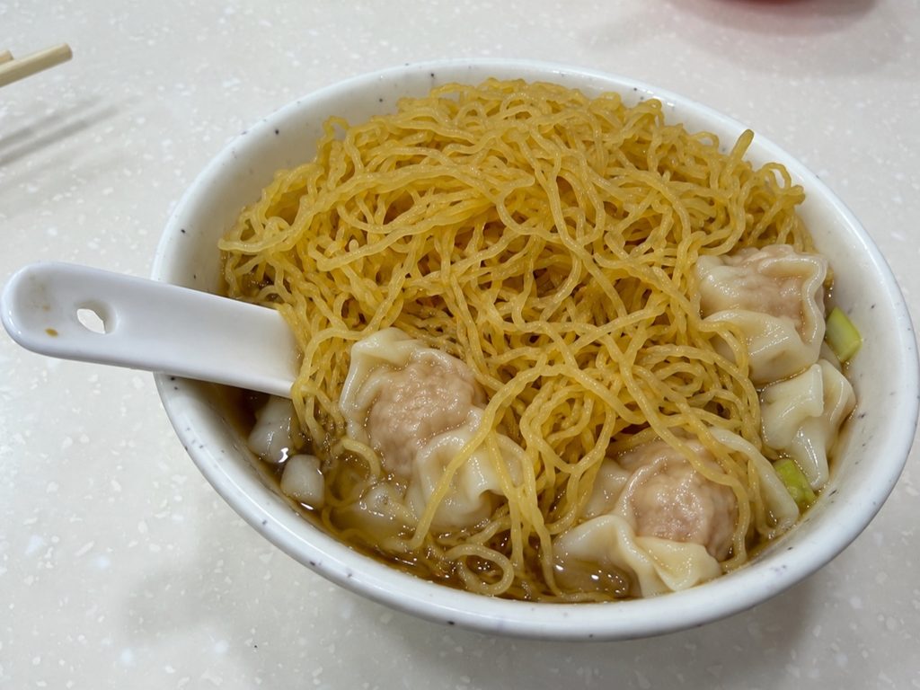 海老雲呑麺の雲呑を見えるように