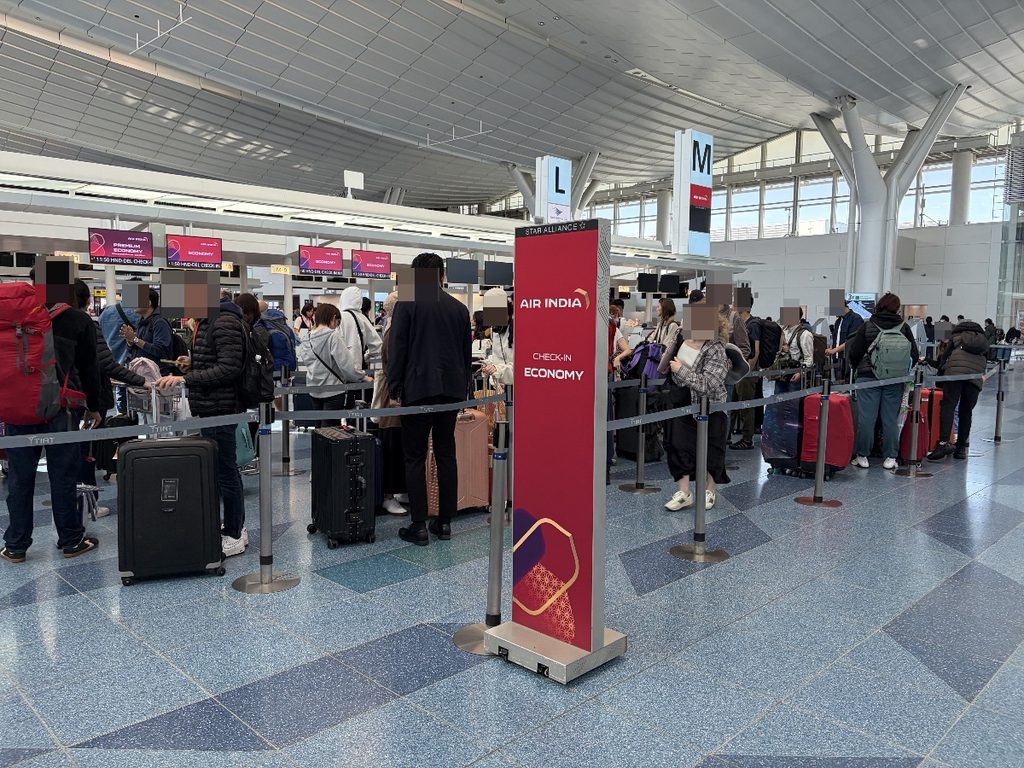 羽田空港チェックインカウンター エコノミークラス