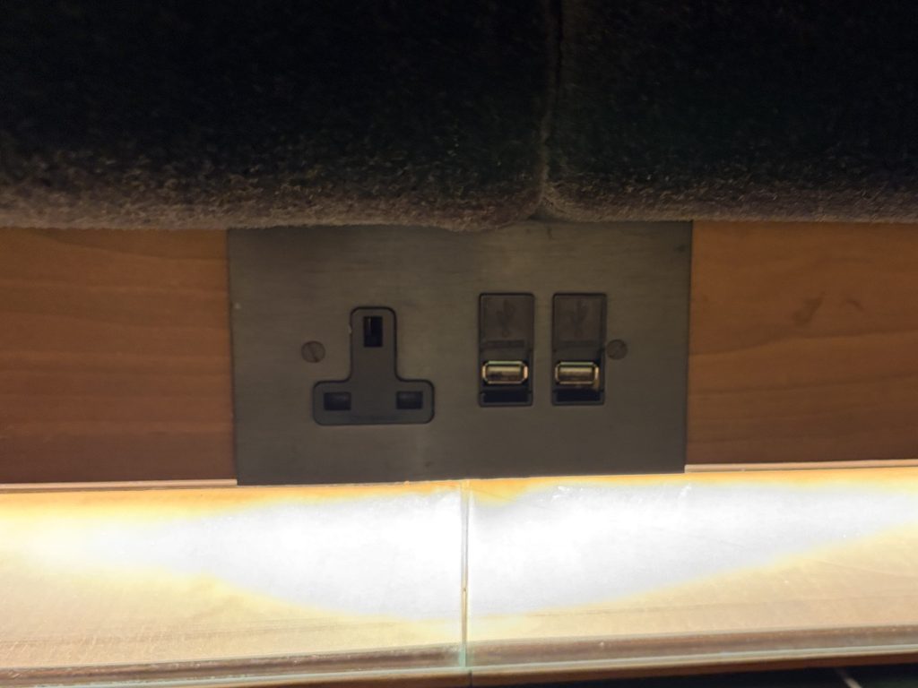 USBポートと電源
