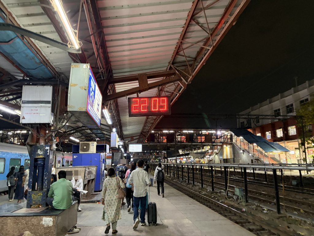 ハズラト・二ザムディン駅